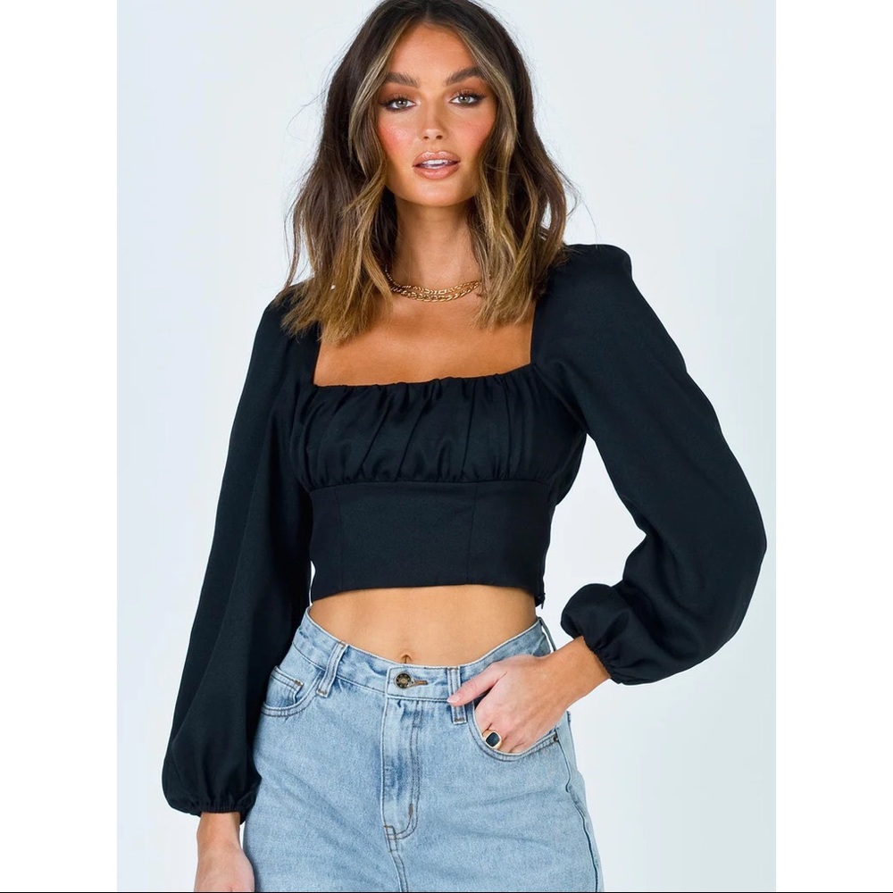 ⭐️ Princess Polly Ariah LS Crop Top